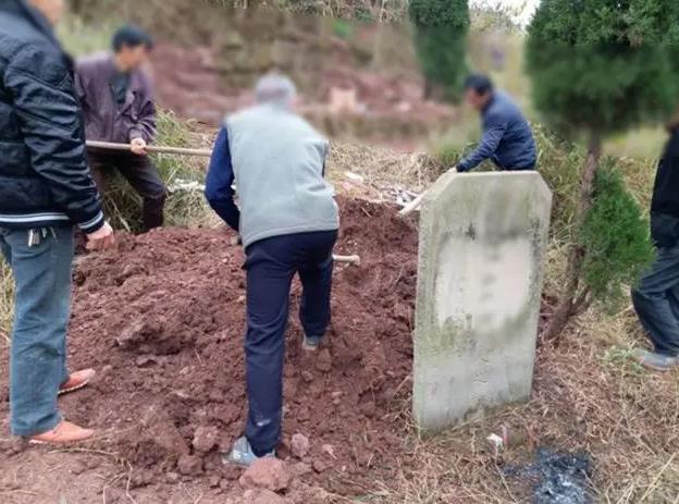哪种人不适合参加迁坟