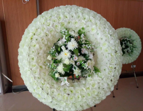 丧葬花圈有什么讲究?