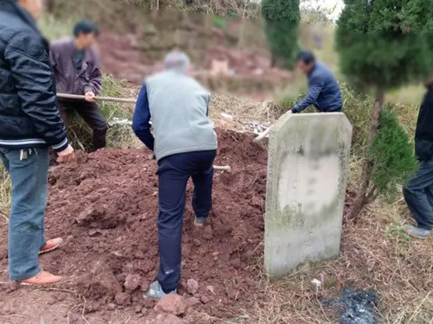 迁坟后原墓穴要不要回填？