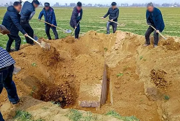 关于迁坟的讲究都有哪些？