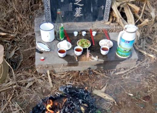 9岁小孩可以去上坟吗