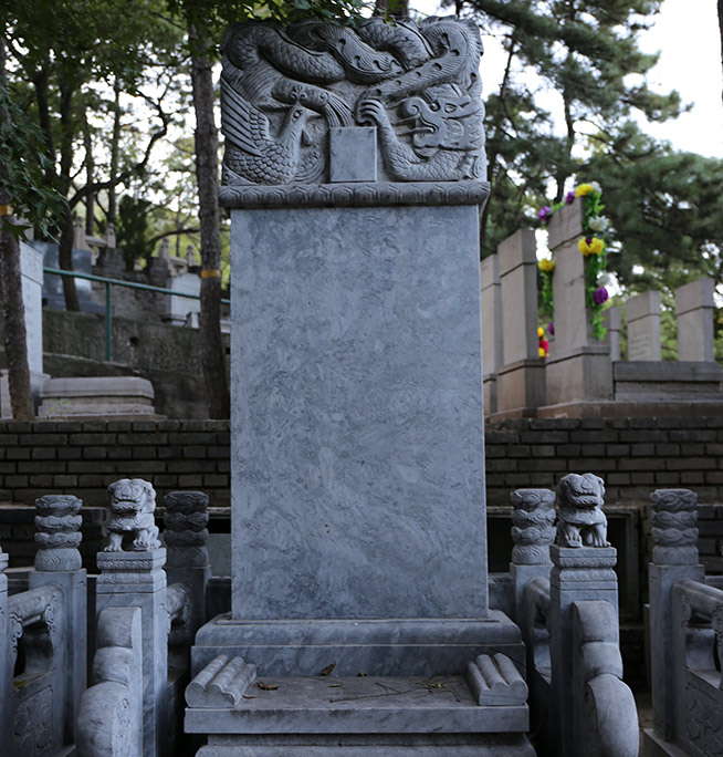 双头墓碑